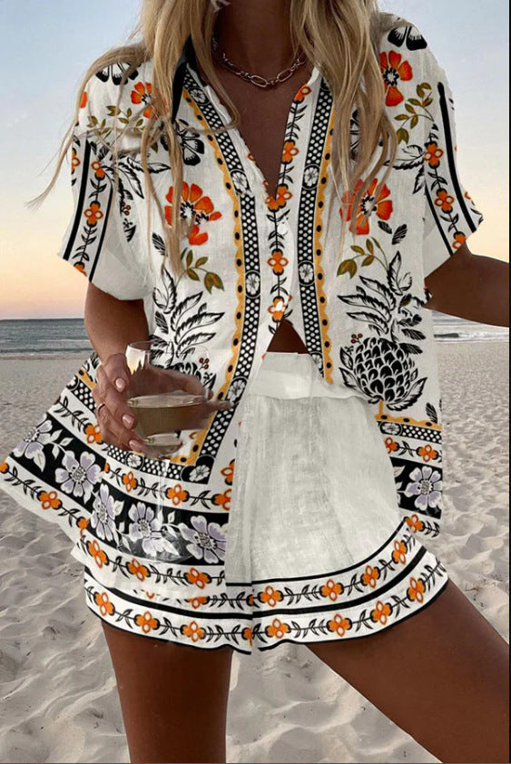 Norellia – Short Summer Suit in Floral Pattern