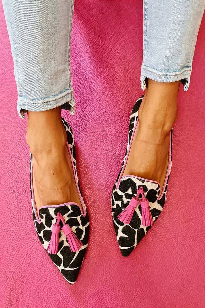 Lauryn - Elegant moccasins with a pointed toe and decorative tassel details