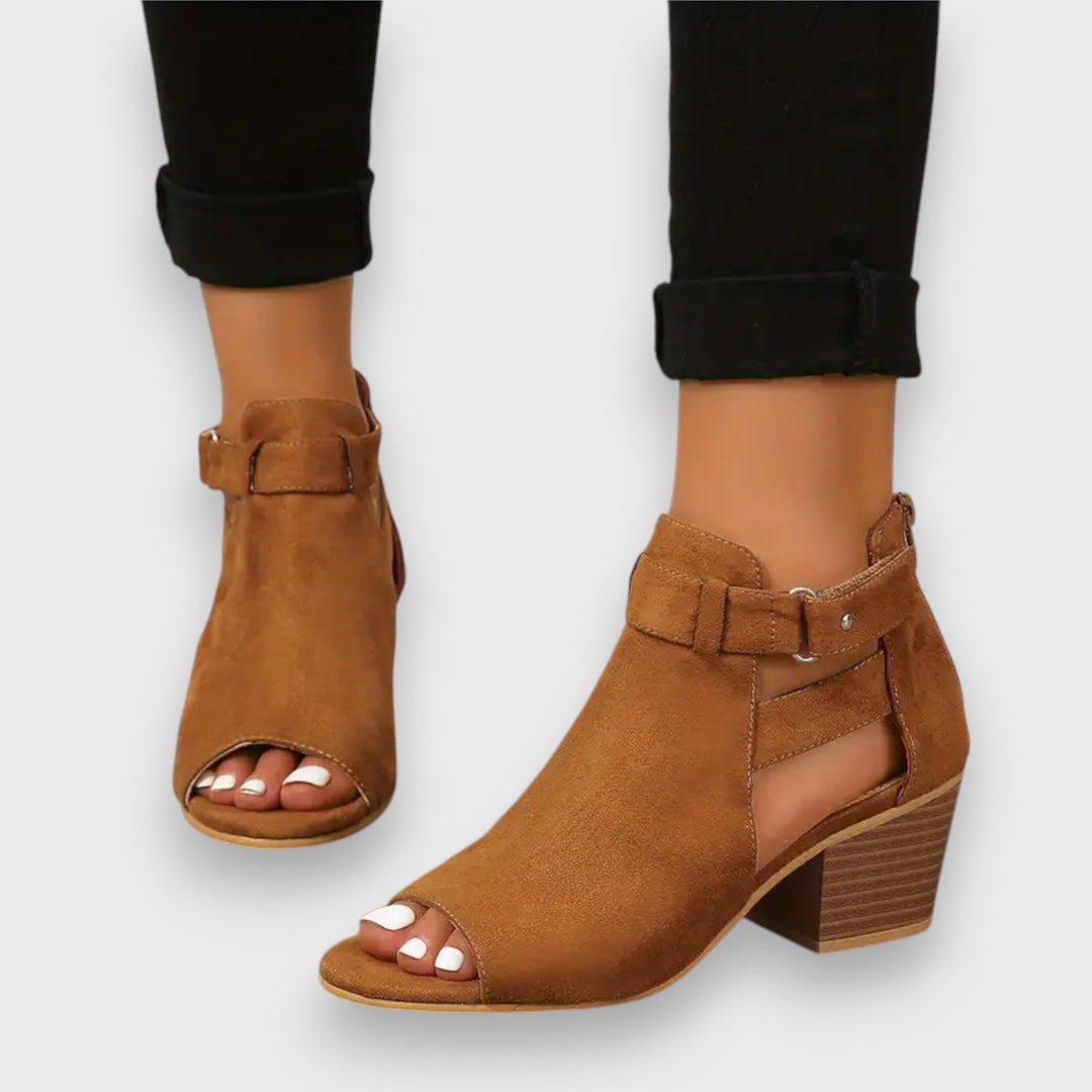 Kariselle – Sandals with Thick Heels
