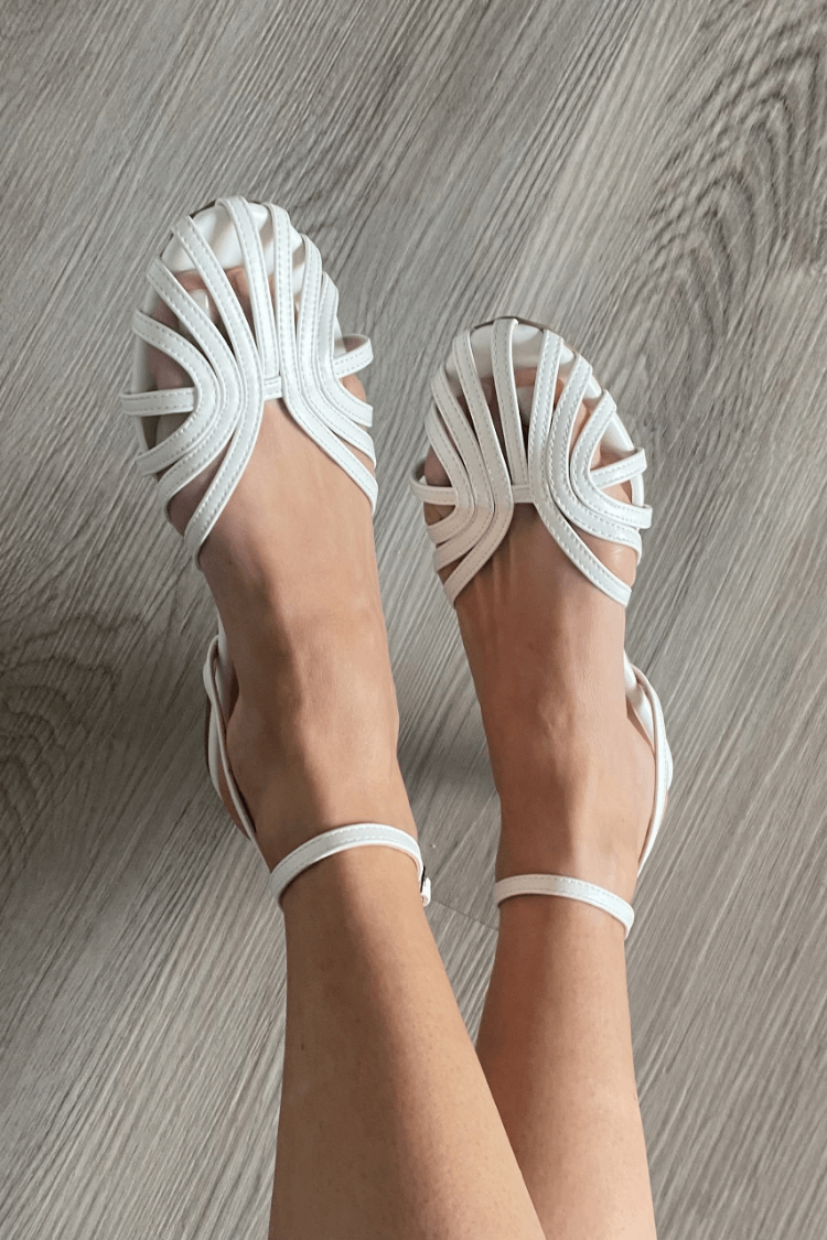 Ruby - Elegant flat woven sandals for a sophisticated look