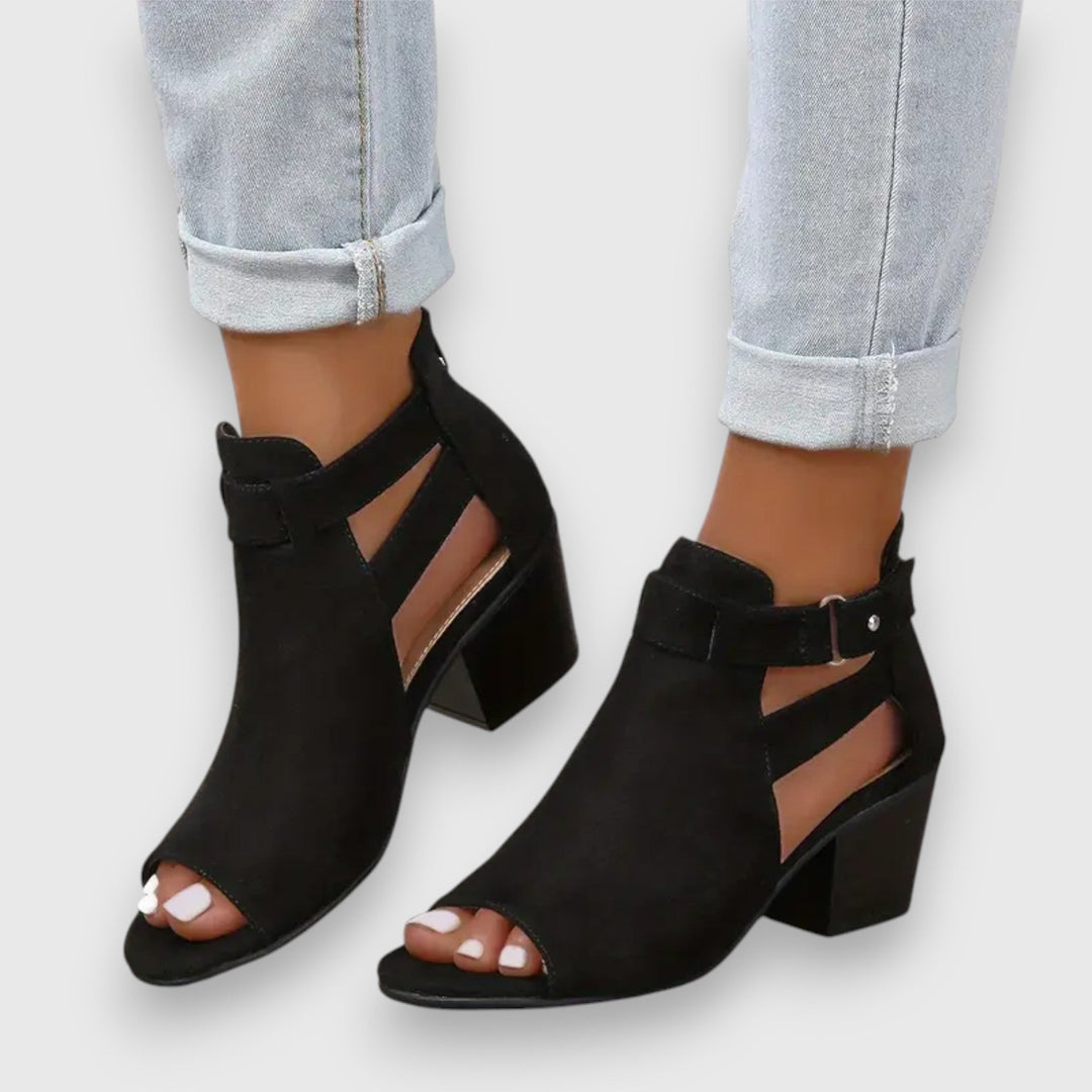 Kariselle – Sandals with Thick Heels