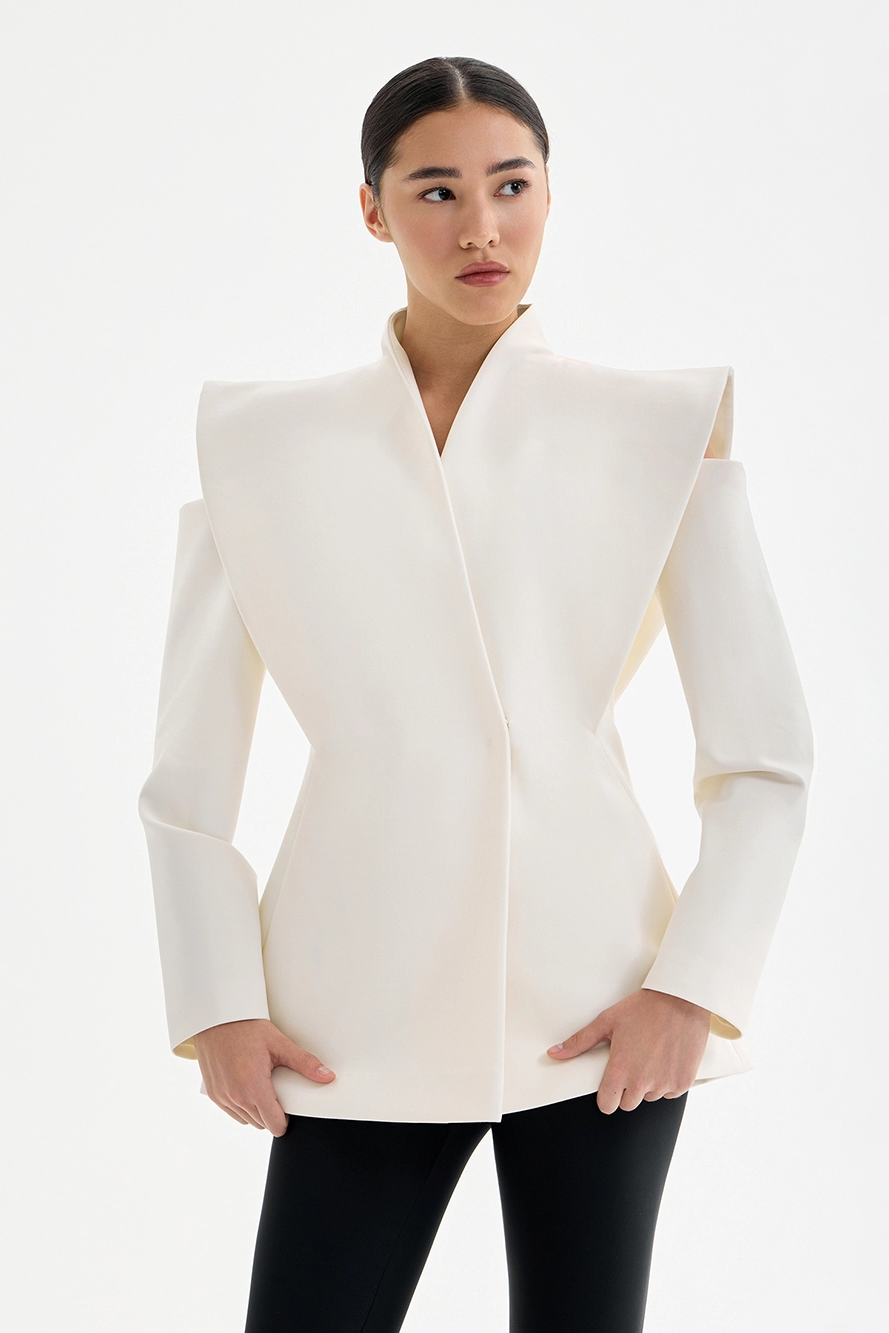 Taya - Sculptural shoulder blazer