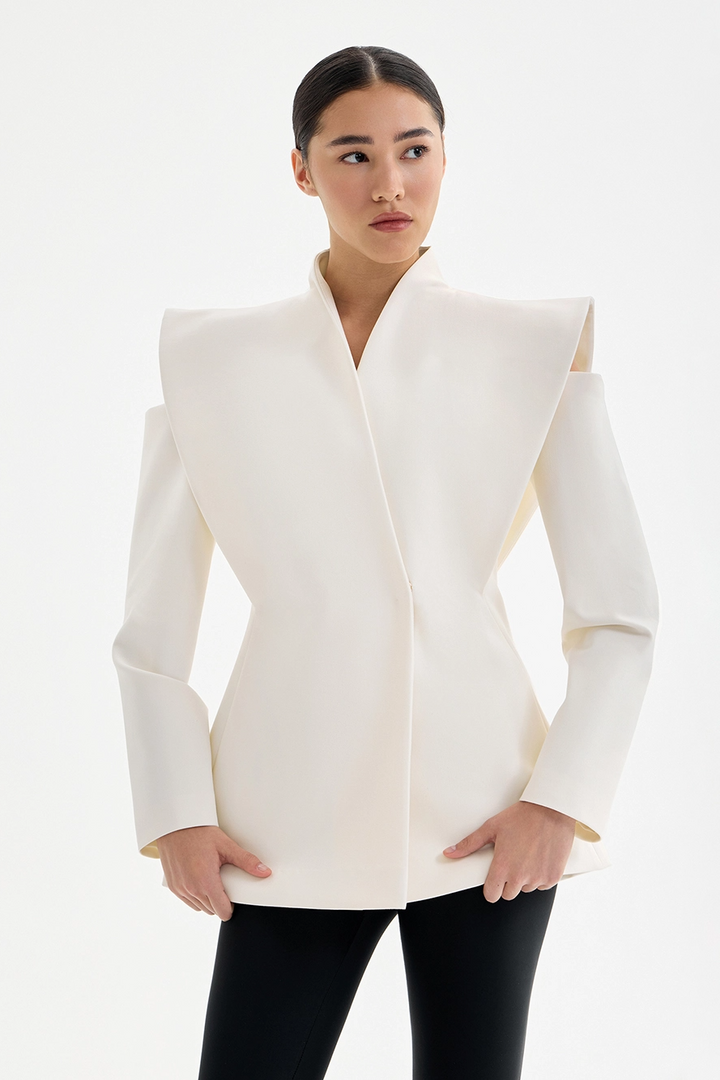 Taya - Sculptural shoulder blazer