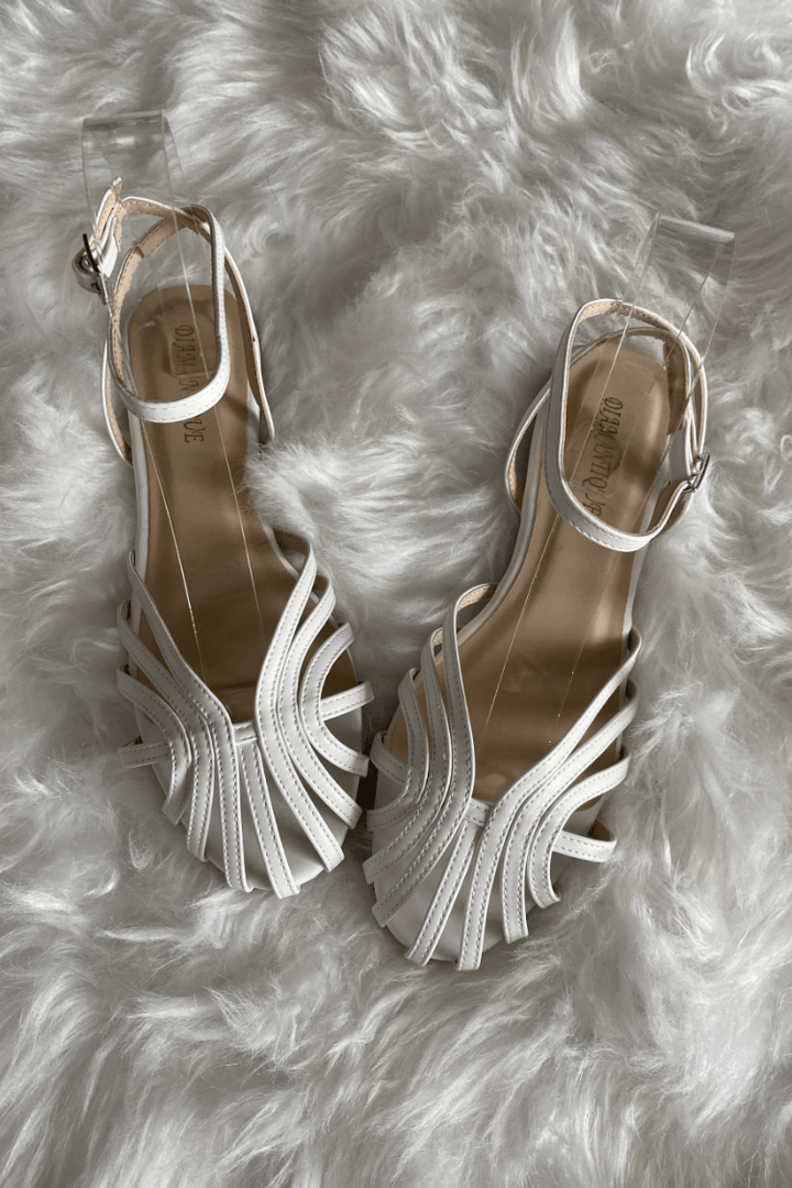 Ruby - Elegant flat woven sandals for a sophisticated look