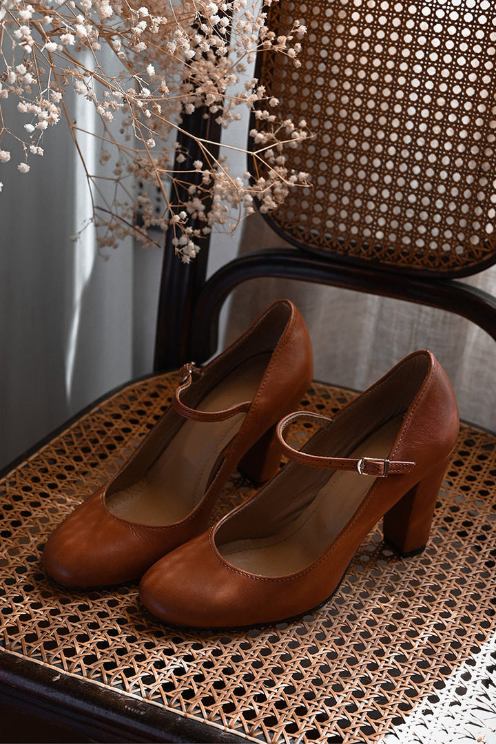 Hannah - Elegant sandals with straps and compact heels, perfect for any occasion