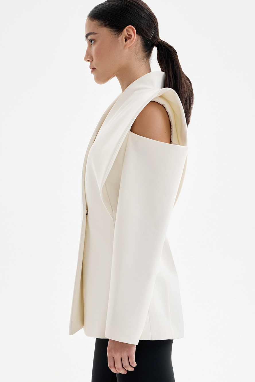 Taya - Sculptural shoulder blazer