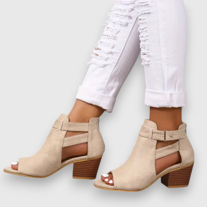 Kariselle – Sandals with Thick Heels
