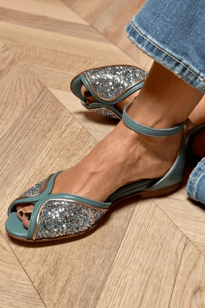 Laelia - Elegant Glitter Low Sandals Perfect for Any Occasion