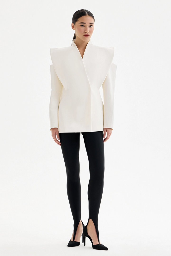Taya - Sculptural shoulder blazer