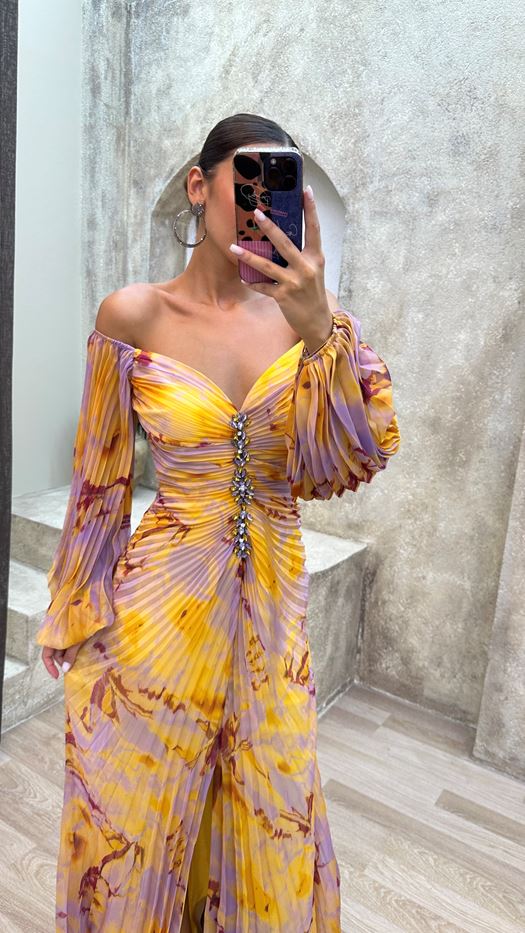 Carly - Elegant V-Neck Dress