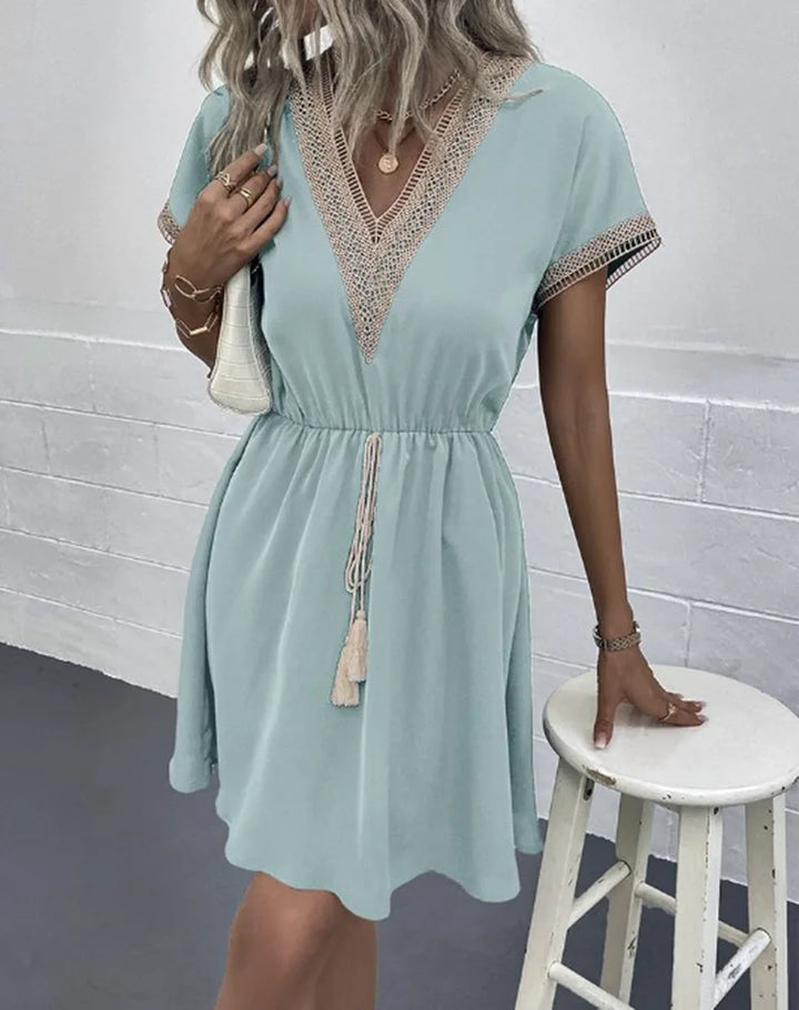 Enyra - Elegant bohemian dress with V-neckline and waist belt for a sophisticated look