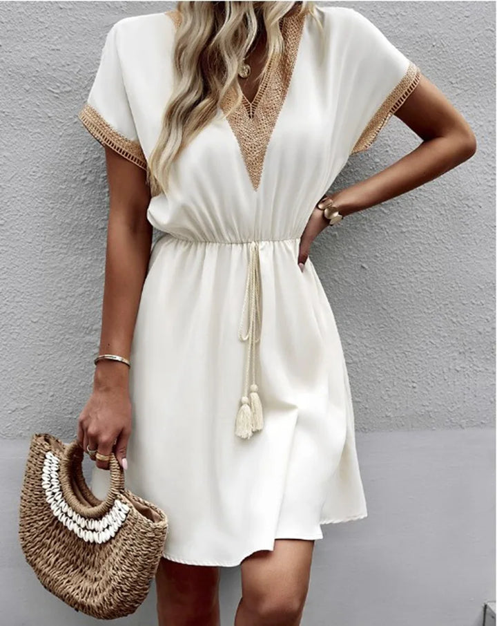 Enyra - Elegant bohemian dress with V-neckline and waist belt for a sophisticated look