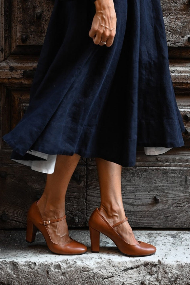Hannah - Elegant sandals with straps and compact heels, perfect for any occasion