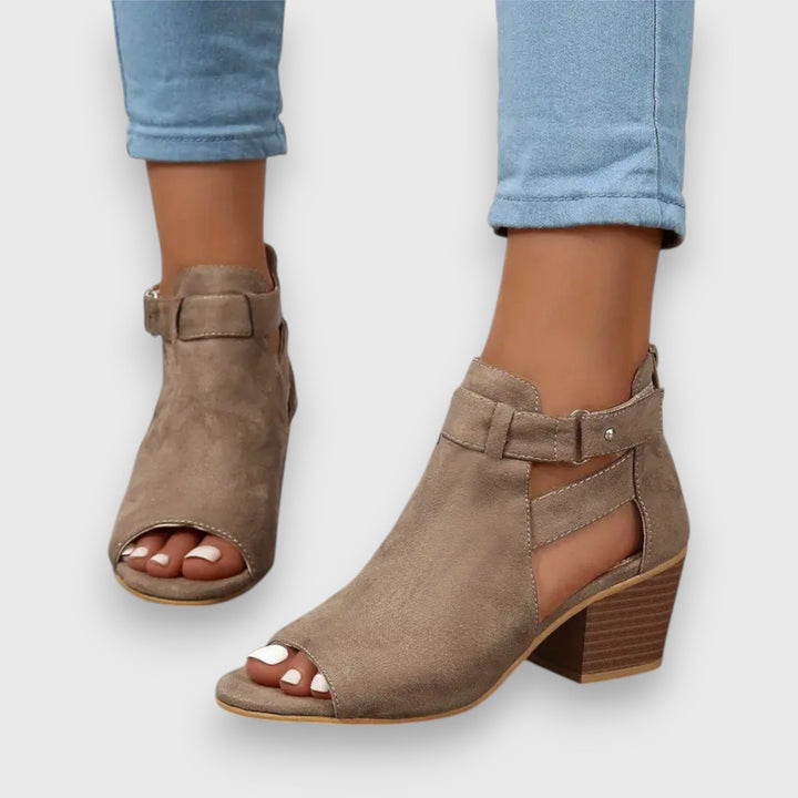 Kariselle – Sandals with Thick Heels