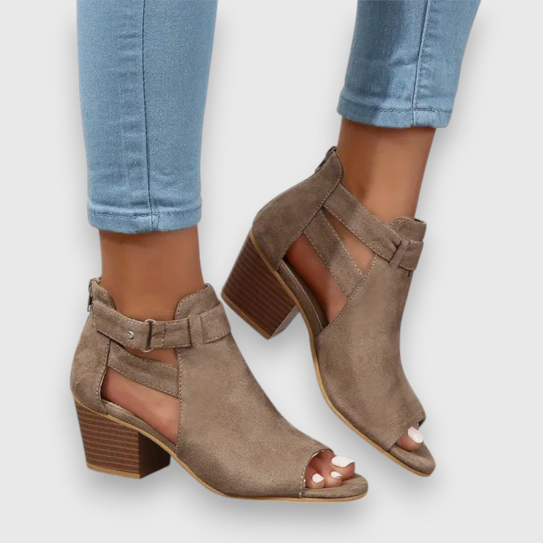 Kariselle – Sandals with Thick Heels