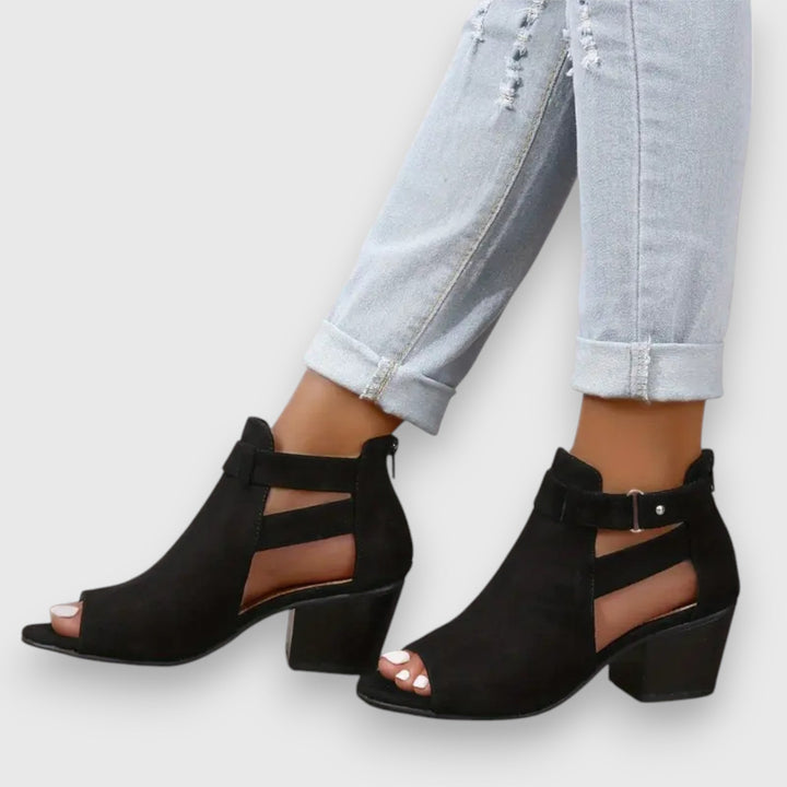 Kariselle – Sandals with Thick Heels