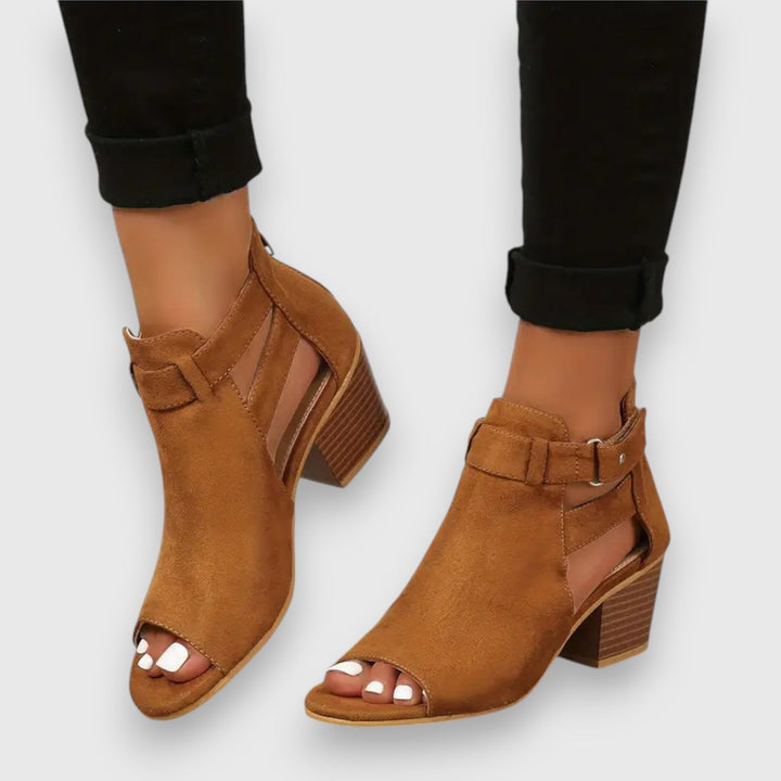 Kariselle – Sandals with Thick Heels