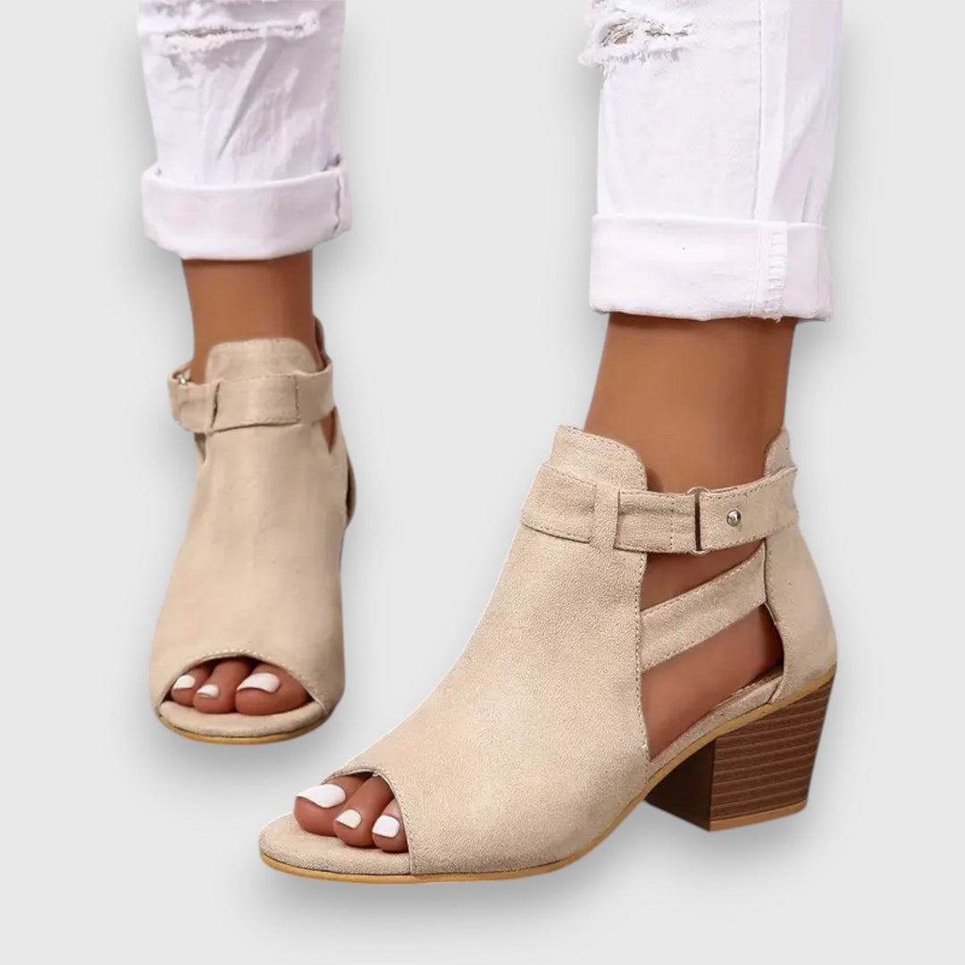 Kariselle – Sandals with Thick Heels