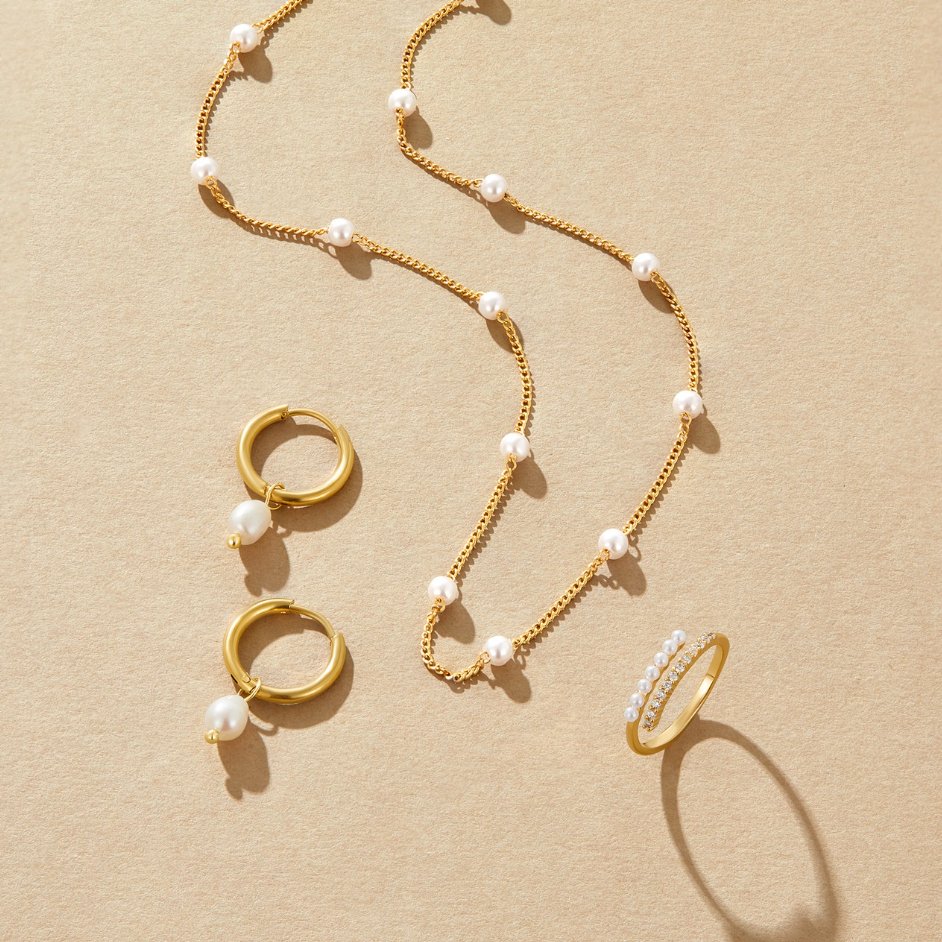Bella freshwater pearl earrings