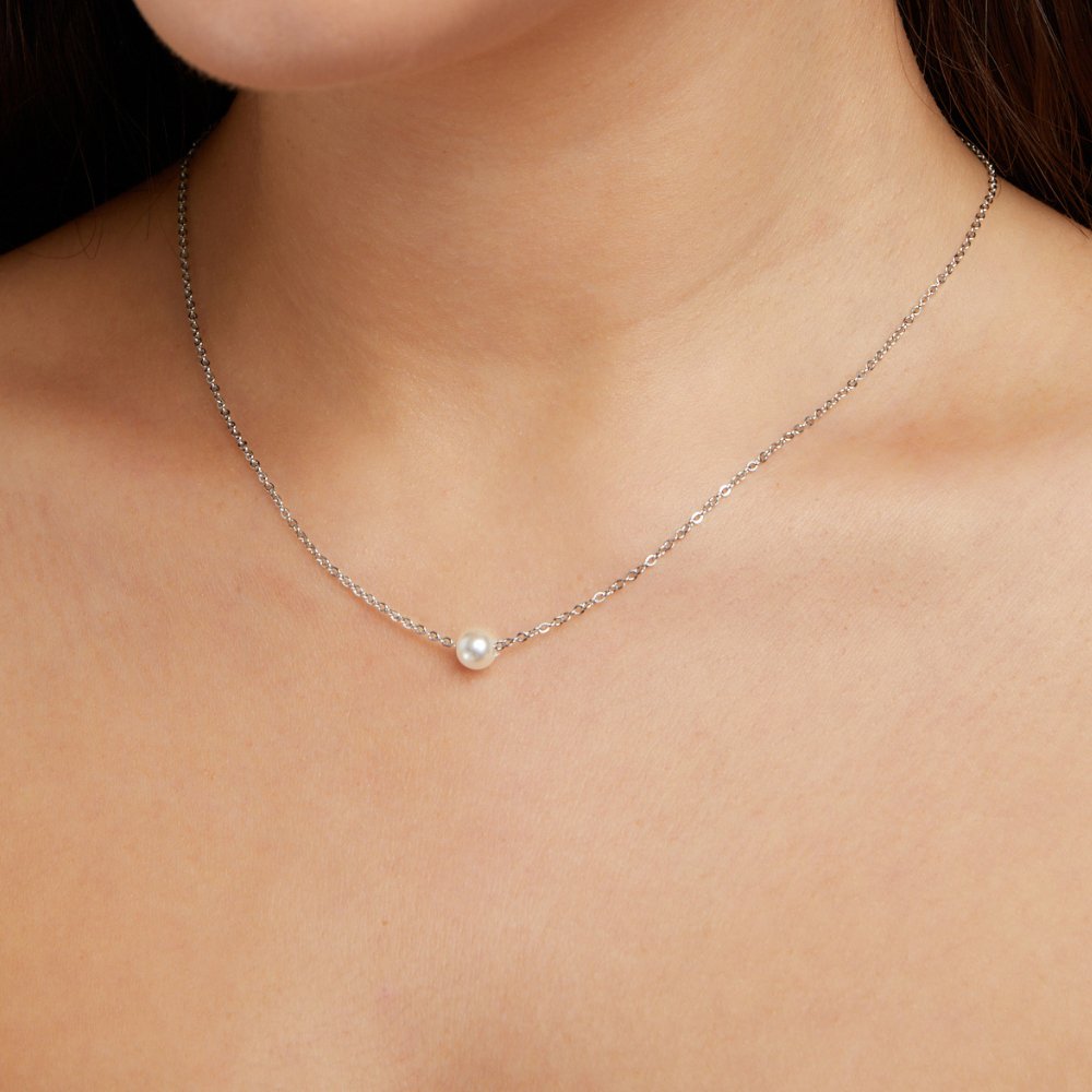 Solitaire silver pearl necklace