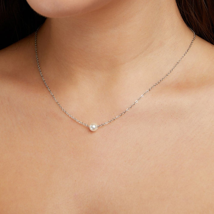 Solitaire silver pearl necklace