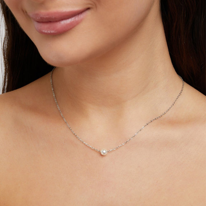 Solitaire silver pearl necklace
